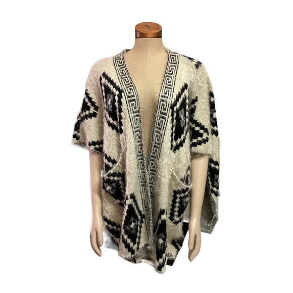 Soft Surroundings One Size Aztec Print Beige Black Wool Fuzzy Topper Caftan - Picture 2 of 9